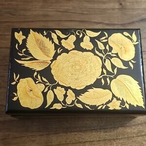 Vtg Hand Painted Floral Gold Leaf On Small Black Lacquered Box Felt Lined Asian